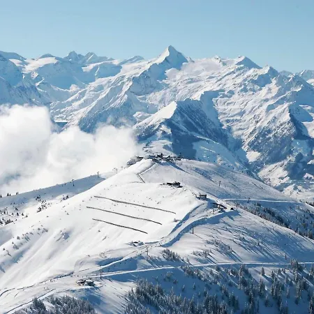 In With Ski-in Ski-out Access Casa vacanze