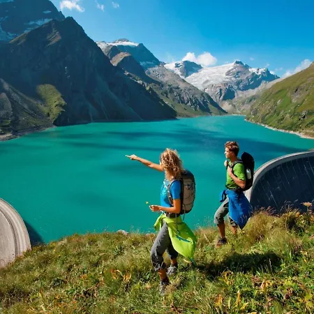 Casa vacanze In With Ski-in Ski-out Access Kaprun