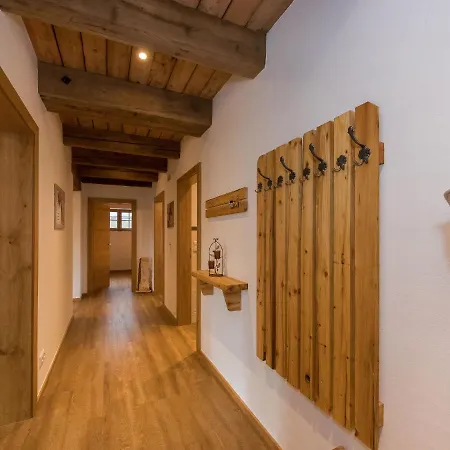 Casa vacanze In With Ski-in Ski-out Access Kaprun